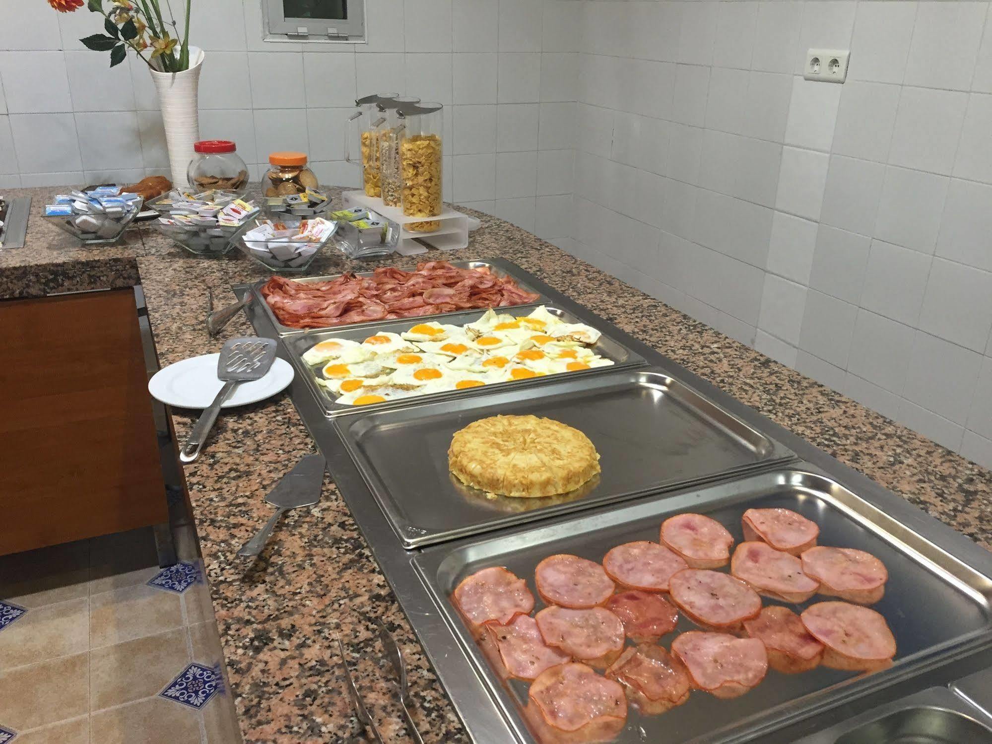 Hotel Carmen Teresa Τορρεμολίνος Εξωτερικό φωτογραφία